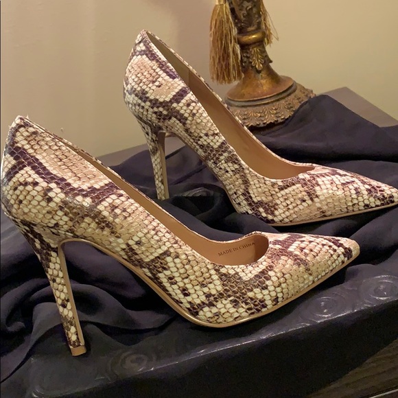 Snakeskin pump White House Black Market - Picture 2 of 3